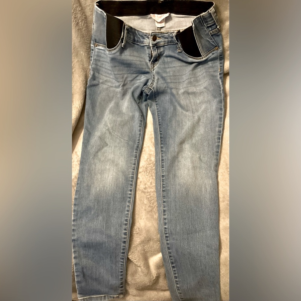 Isabel Maternity light wash skinny jeans with stretchy bands on sides. Size 4 R